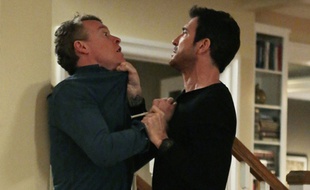 Tate Donovan et Dylan McDermott dans la première saison de