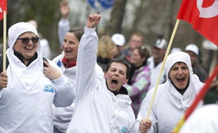 Des salariés des abattoirs normands en difficulté AIM manifestent à Paris, le 26 février 2015