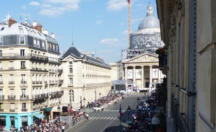 Un public varié était présent cet après-midi devant le Panthéon.