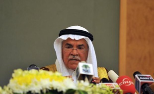 Le ministre saoudien du Pétrole, Ali al-Nouaïmi, a annoncé lundi que la production de son pays dépassait actuellement les 10 millions de barils/jour (mbj) de brut et de condensats, et assuré que le royaume était prêt à compenser toute pénurie.