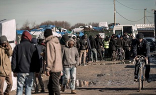 Des migrants dans la "jungle" de Calais, le 16 février 2016 en France