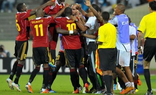 L'Angola a réussi une très belle opération dans l'optique de la qualification pour les quarts de finale de la CAN-2012 en s'imposant face au Burkina Faso (2-1), dimanche à Malabo (groupe B).