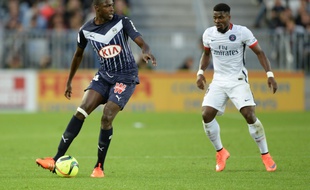 Cheick Diabaté, le désormais ex-attaquant des Girondins, lors d'une rencontre face au PSG, le 11 mai 2016 à Bordeaux. AFP PHOTO / NICOLAS TUCAT