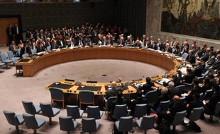 Les membres du conseil de sécurité de l'Onu votent à main levée le 27 septembre 2013 à New York une résolution contraignant Damas à détruire ses armes chimiques