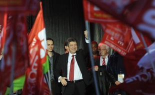 Après la "prise de la Bastille" le 18 mars à Paris, Jean-Luc Mélenchon a investi jeudi soir la Place du Capitole à Toulouse pour une nouvelle démonstration de force, et du haut de ses 13 à 15% dans les sondages à deux semaines du premier tour, il se prend à rêver du deuxième