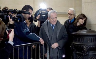 Contrairement à ce qu'il affirme, Jean Tiberi avait "un réel intérêt politique" à organiser une fraude électorale dans le Ve arrondissement de Paris, ont affirmé mercredi les parties civiles, du simple électeur à l'ancienne opposante socialiste au maire du Ve.