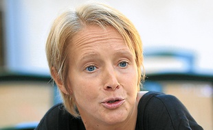 La candidate est âgée de 35 ans.