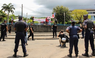 La grève générale continue à Mayotte, ce mercredi 14 mars.