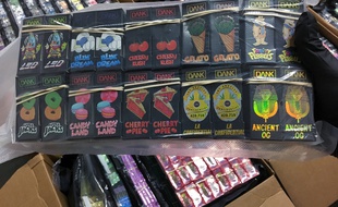 Saisies de recharges de e-liquides au THC vendues au marché noir dans le Minnesota sous la fausse marque Dank Vape.