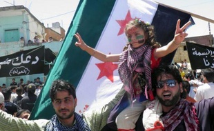 Les observateurs de l'ONU sont finalement arrivés vendredi sur les lieux du massacre d'Al-Koubeir en Syrie, où l'escalade de la violence a poussé les Occidentaux à oeuvrer pour des sanctions aux Nations unies contre le régime de Bachar al-Assad.