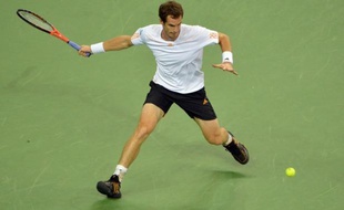 Andy Murray s'est qualifié pour la troisième année de suite pour la finale du Masters 1000 de Shanghai, en prenant nettement le meilleur samedi sur le N.1 mondial Roger Federer en deux sets 6-4, 6-4, comme ce fut déjà le cas lors de la finale des jeux Olympiques