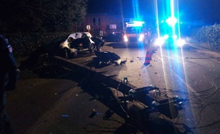 La voiture du chauffard qui a percuté volontairement un poteau dans la nuit du 27 au 28 février 2017, à Castanet.