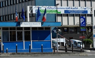 L'entrée de l'hôpital Henri Mondor à Créteil, le 30 mars 2020.