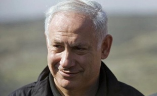 Selon un ultime sondage publié vendredi soir par la Chaîne-Dix (privée) de télévision, le Likoud de Benjamin Netanyahu est crédité de 27 mandats sur 120 à la Chambre, contre 25 au Kadima de la ministre des Affaires étrangères, Tzipi Livni, 19 au parti Israël Beiteinou (extrême droite) d'Avigdor Lieberman, et 14 au parti travailliste du ministre de la Défense Ehud Barak, son score historique le plus bas.
