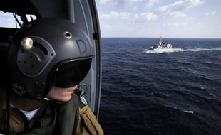Cinq pirates somaliens, interceptés par un navire militaire danois dans le golfe d'Aden alors qu'ils attaquaient un cargo néerlandais, ont été extradés mardi vers les Pays-Bas, a annoncé un porte-parole du parquet national néerlandais.