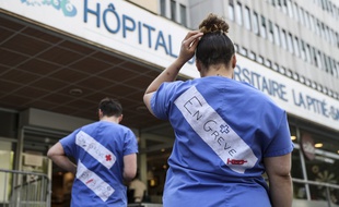Des employés de l'AP-HP en grève à Paris, le 15 avril 2019 (image d'illustration).