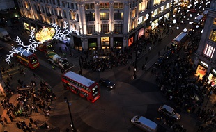 Extrait du documentaire «Les villes intelligentes». Les pouvoirs publics britanniques tentent de fluidifier le trafic à Oxford Circus à Londres grâce à la numérisation.