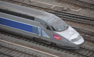 Un TGV est arrêté en Gironde à cause de la chute d'un ULM.