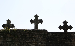Le cimetière a été visé par des inscriptions racistes et antisémites. Illustration.
