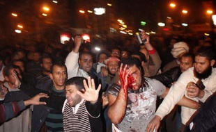 Des affrontements entre pro et anti-Morsi ont fait 5 morts en Egypte, dans la nuit du 5 au 6 décembre 2012.