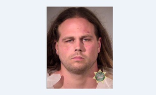 Jeremy Christian accusé d'avoir poignardé à mort deux hommes qui s'interposaient à son agression islamophobe, vendredi à Portland