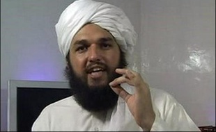 Le réseau terroriste d'Al-Qaïda, par la voix d'un Américain converti à l'islam, a menacé avec virulence d'attaquer partout dans le monde et en particulier dans le Golfe les ambassades et consulats occidentaux, dans une vidéo mise en ligne dimanche.