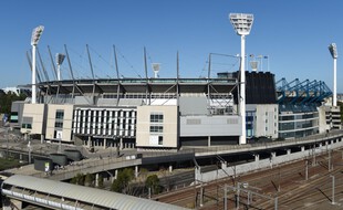 Le MCG de Melbourne, stade dans lequel un spectateur positif au Covid-19 a assisté à un match de football australien, dimanche.