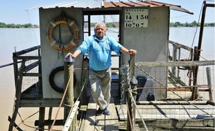 Michel Ducasse, pêcheur amateur à Parempuyre, espère que la pêche à l'alose rouvrira en 2013.