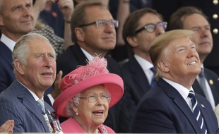 Le prince Charles, la reine Elisabeth II et Donald Trump, lors de la commémoration du 75e anniversaire du D-Day.