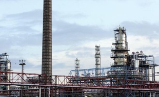 Une discrète société d'investissement suisse, le groupe Klesch, s'est déclarée intéressée, sous certaines conditions, par la reprise de la raffinerie française de Petit-Couronne, l'une des cinq du groupe Petroplus, en cours de démantèlement pour cause de faillite.