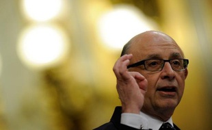 L'Espagne, actuellement bousculée sur les marchés qui doutent de sa solvabilité, "ne peut techniquement pas faire l'objet d'un sauvetage", a assuré mardi le ministre du Budget Cristobal Montoro, en allusion à la taille du pays, quatrième économie de la zone euro.