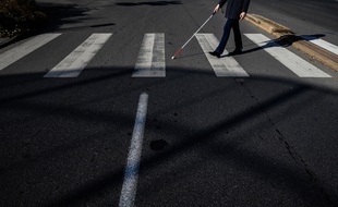 Un homme déficient visuel et son accompagnateur agressés par l'automobiliste qui avait manqué de les renverser à un passage piéton.