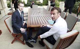 Emmanuel Macron et Mark Zuckerberg, le patron de Facebook, lors d'une rencontre à l'Elysée le 23 mai 2018.