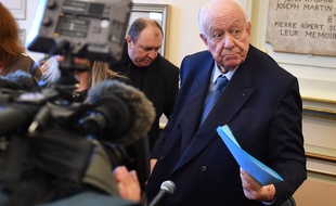 Le maire de Marseille Jean-Claude Gaudin lors d'une conférence de presse à la mairie