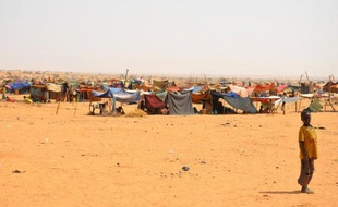 Des bénévoles et ONG tentent de porter assistance aux Maliens chassés par les combats dans le nord de leur pays, mais à Chinagodrar, dans l'ouest du Niger proche de la frontière, l'aide est insuffisante. "Nous manquons de tout, vraiment", dit un adulte à l'AFP.