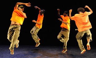 "Motherland" par le Serial Stepperz Quartet.