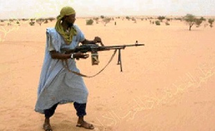 Un membre d'AQMI en 2010, d'après une photo donnée par l'organisation terroriste (illustration).