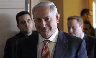 Le prochain Premier ministre israélien Benjamin Netanyahu présente mardi à l'investiture du Parlement un gouvernement fortement ancré à droite, qui suscite l'inquiétude pour la poursuite du processus de paix avec les Palestiniens.