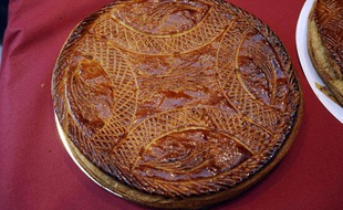 Une galette des rois présentée lors d'un concours à Paris, le 4 janvier 2011.