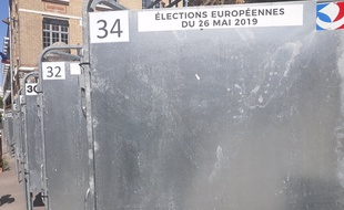 Des panneaux électoraux à Paris pour les élections européennes