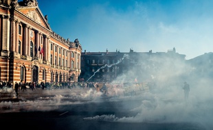 Place du Capitole, lors de l'acte 15 des "gilets jaunes" à Toulouse.