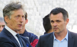 Nicolas de Tavernost, président du directoire de M6, en discussion avec l'entraîneur des Girondins Willy Sagnol