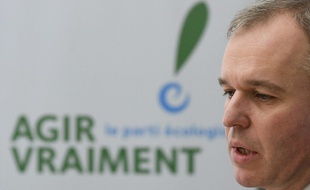 François de Rugy, candidat écologiste à la primaire socialiste, le 16 décembre 2016 dans son QG à Paris