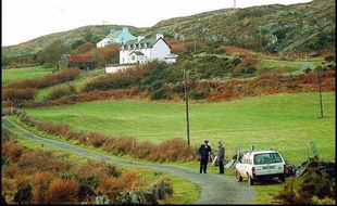 Plus de quinze ans après le meurtre en Irlande de la Française Sophie Toscan du Plantier, le principal suspect dans l'affaire joue à partir de lundi devant la Cour suprême de Dublin sa dernière carte dans son combat contre une extradition vers la France.