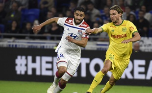 A l'image de Nabil Fekir, ici au duel avec le Nantais Rene Krin, les Lyonnais ont affiché un visage bien moins emballant samedi qu'à Manchester City ou contre l'OM.