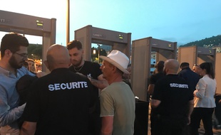 Des portiques de sécurité installés aux accès d'un feu d'artifice à Nice (Archives)