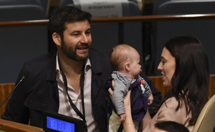 La Première ministre néo-zélandaise, Jacinda Adern, et sa fille Neve à l'Assemblée Générale de l'ONU à New York.