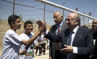 Sepp Blatter en visite en territoire palestinien, le 27 mai 2015.