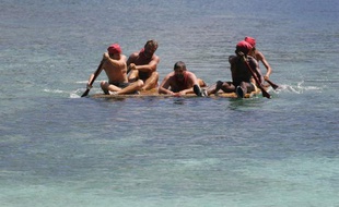 Les rouges dans l'équipe des radeaux, dans la saison 7 de Koh-Lanta.