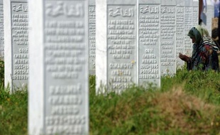Les juges de l'ancien chef politique des Serbes de Bosnie Radovan Karadzic ont entamé lundi une visite de cinq jours à Srebrenica, théâtre du massacre de près de 8.000 musulmans en 1995, a annoncé mardi le Tribunal pénal international pour l'ex-Yougoslavie.